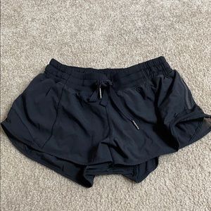 Lululemon Hotty Hot shorts size 6 2.5”